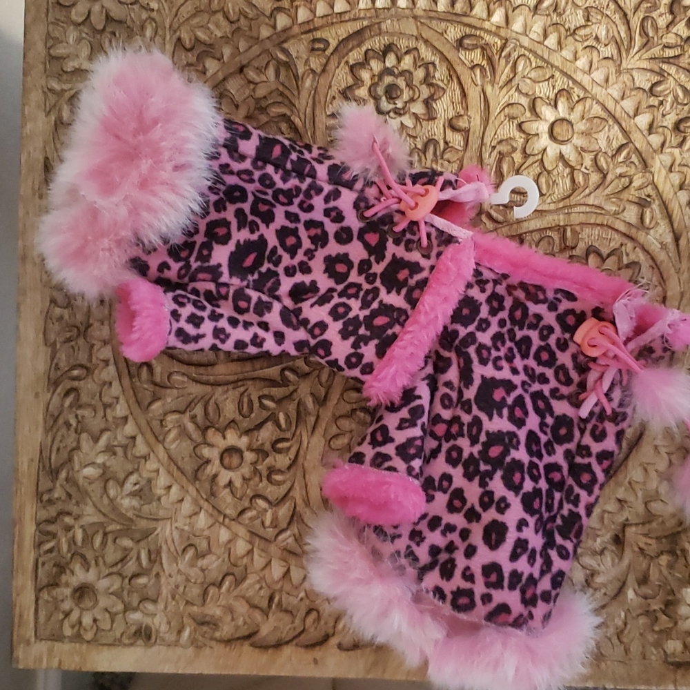 Cute pink fur trim leopard gloved